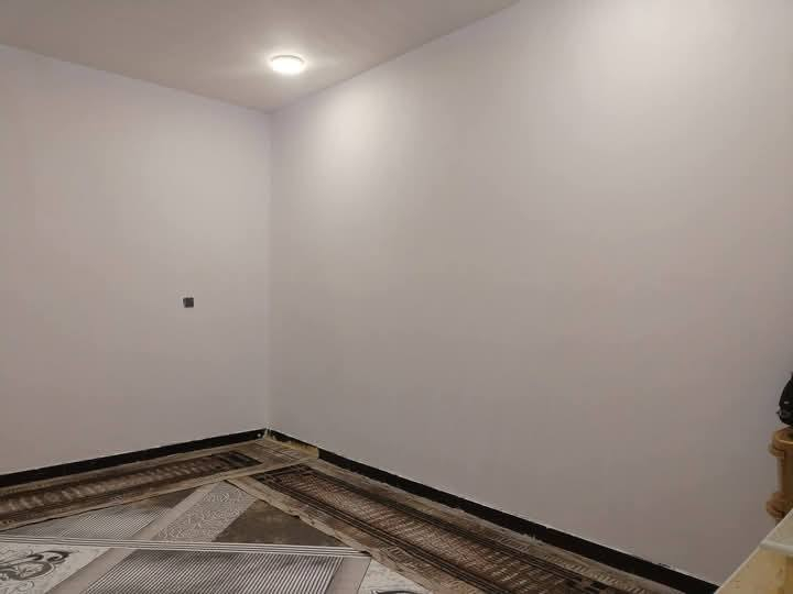 سلام عليكم دار للبيع ناحيه السيدناويه قرب مدرسة صفي دين زراعي مساحة 100 متر طابق ونص بناء طابوك كونكريت مسلح رباط وسقف طابوك طابق لأول غرفه وهول ومطبخ ستقبال مع صيحات داخل و خارج منور وطابق الفوك يحتوي علئ فرفه مع سويت داخلي مع هو سعر 68ستفسار الرقم واتساب أو تصال ما متواجد عله فيس ***********
