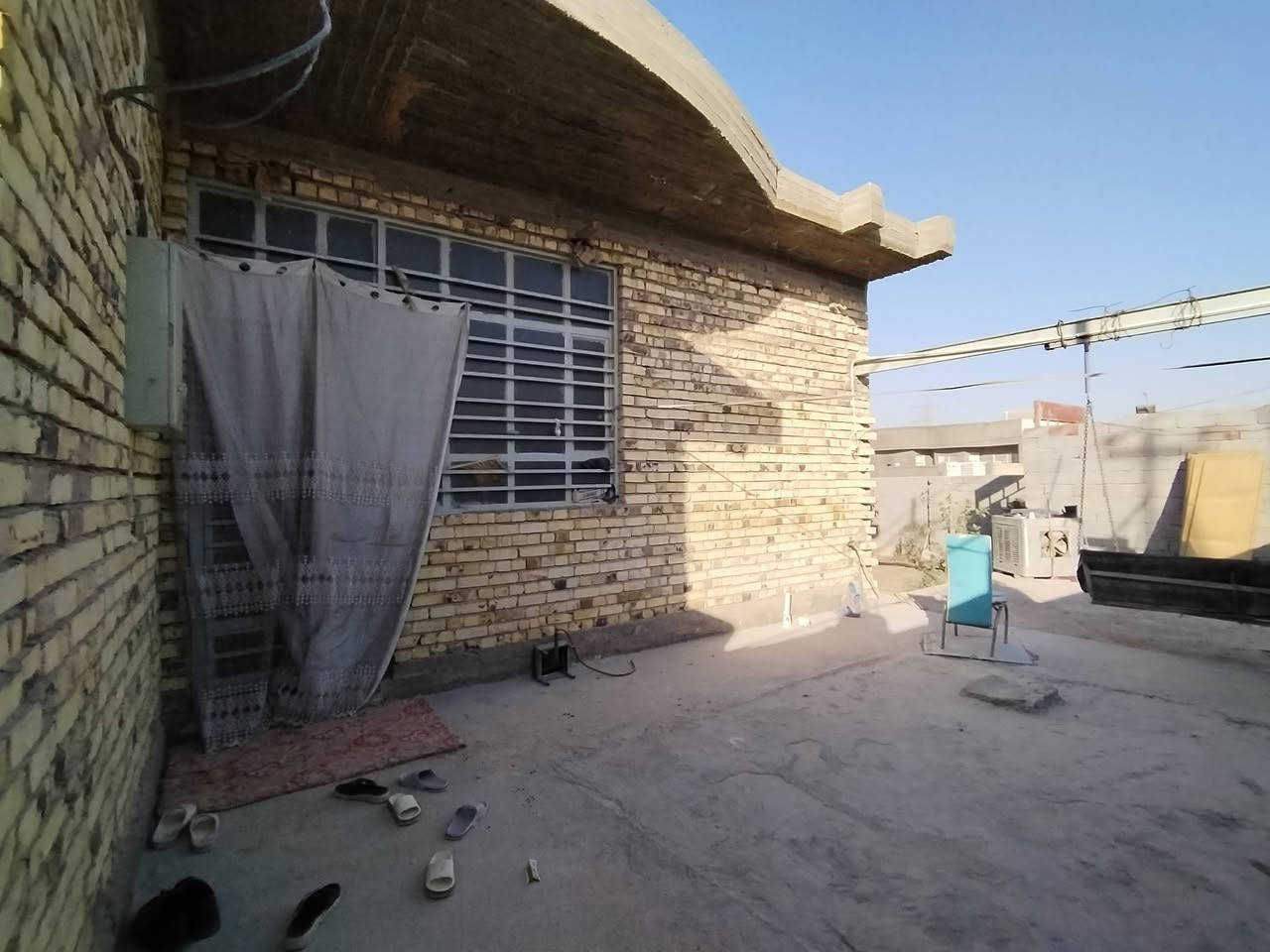 السلام عليكم بيت للبيع في النجف طريق يا حسين صاير بين عمود ١٣٠ وعمود ١٤٤ منطقه حلوه يمها اثنين مدارس وشوراع نضيفه
1.... مساحه البيت 400 متر ركن ع شارعين
2....مساحه البيت المبني ١٥٠ متر والباقي حديقه مرتبه
3....البيت ملبوخ وارضيه صب والسقف كونكريت شغل درجع أوله صحيات داخليه وخارجيه كامله سيراميك باقي تشطيبات تكملهن مساحه جبيره الحمدلله
4.... سبب البيع السفر
5.... سعر البيت مراسله صفحه او الاتصال وسعر زين
***********
