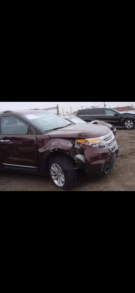 السلام عليكم للبيع فورد اكسبلور موديل ١٢ رقم بغداد بسمي محرك ٦ سلندر ٧ راكب  ماشيه132 الف حادث جانبي ايرباكات تكم شواصي لغود كلها مكفوله صور الحادث موجود بل منشور مواصفات شاشه جبيره شاشه اعطال بل عربي تحكم ستيرن جهتين تحكم بالمري + اشاير بل مري رقم سري بالباب تشغيل عن بعد كشن كهرباء ٣ قطع تبريد مكان بغداد مدينة الصدر 
السعر  130 
***********
