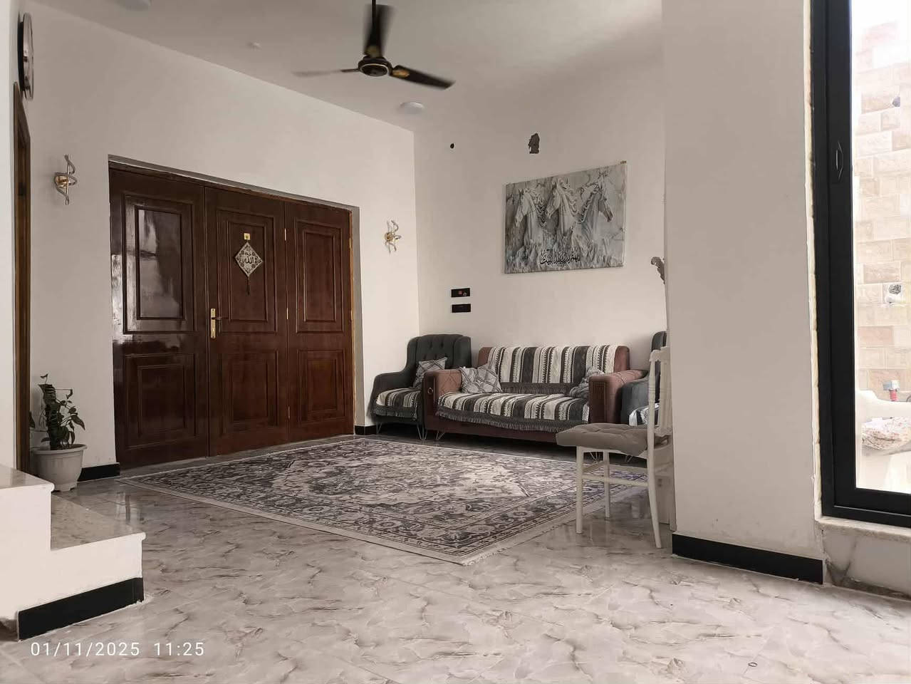 ‏بيت بناءجديد 
‏مساحه 200يتكون من 
‏غرفتين وصاله ومجموعه صحيحه 
‏وحديقه داخليه وشلال 
‏مطبخ حار وبارد 
‏واستقبال ومدخل
‏وحمام خارجي 
‏بناء طابوك كونكريت مسلح
‏يبعد عن الحولي 60متر
‏السعر 110وبي مجال
‏بي وصل تطويب 
‏استفسار/***********
‏           /   ‪***********‬
