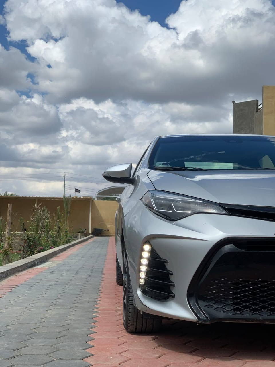 السلام عليكم .. جمعه مباركه 
كورلا SE 2018 للبيع 
حادثها فقط بأمريكا 
السياره فول مواصفات 
من 2019 ولحد الان على ايدي 
باقي التفاصيل اتصال او واتساب
***********
