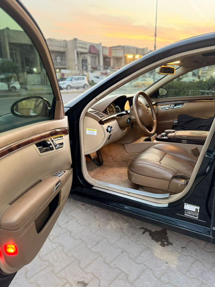 السلام وعليكم
مارسدس S550
موديل 2007
وارد امريكي 
السياره دخول جديد 
باب طويل 
موصفاتهن معروفه 
بيها جاملغ خالفي صبغ 
السعر 85 وبيها مجال 
***********
