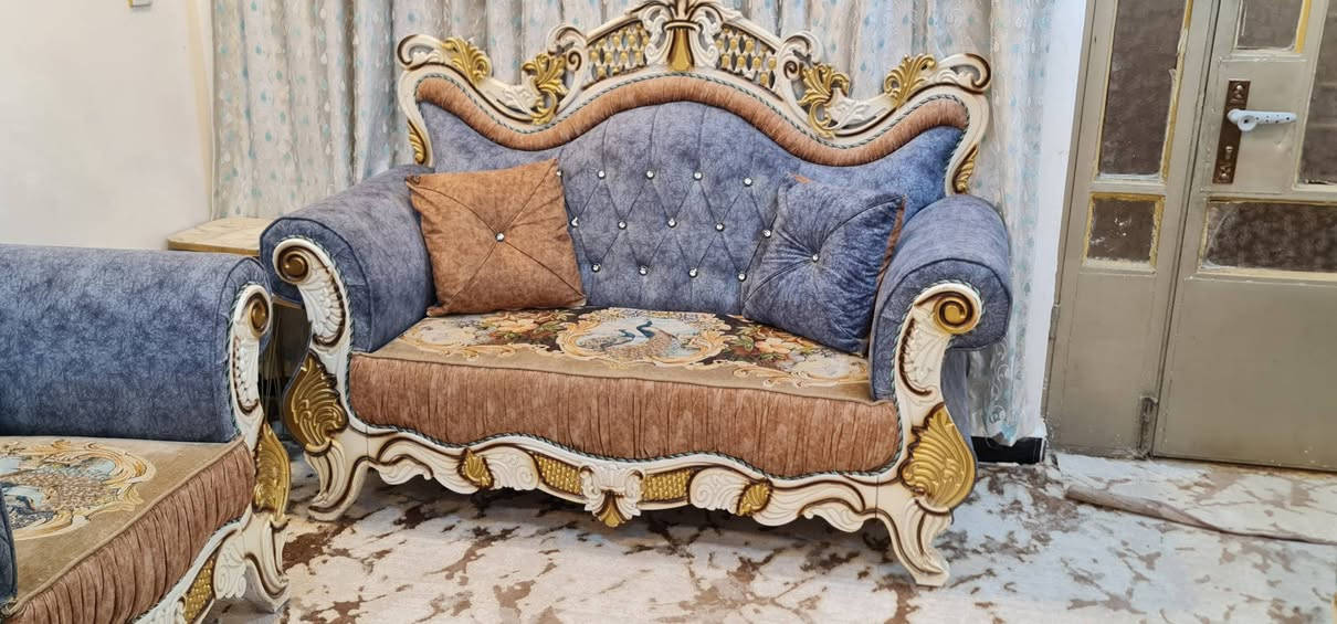 سلام عليكم 
تخم للبيع ١٠ مقاعد نضيف شغل ثكيل 
***********
