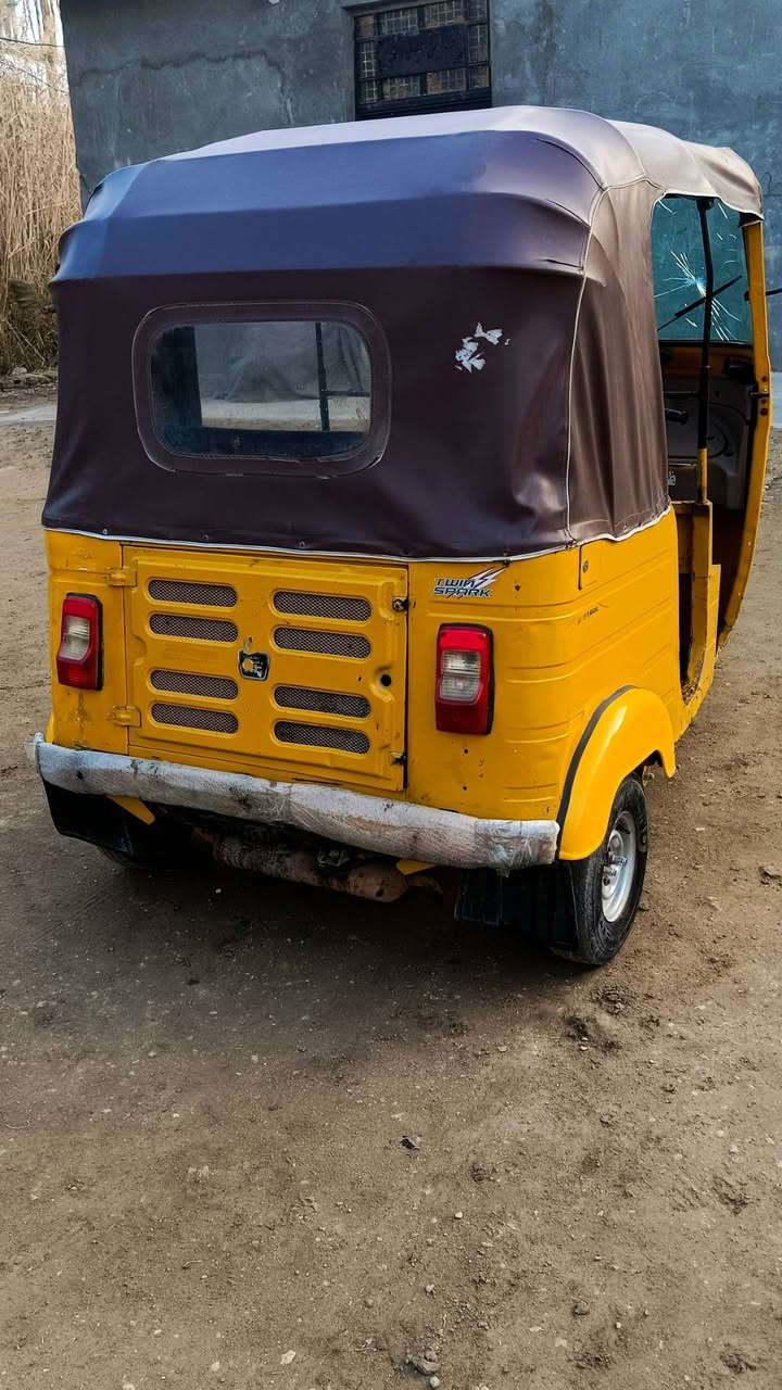 سلام عليكم تكتك البيع مديل ١٩ اوراق أصولي بلاديه ما معمره بيه خيسات بسيطه جاهزه كرهبيات كله شغال مكينه تخبل لا صوت ولا شي خرسه سعره ب ٤ وربع وبيه مجال مكاني كربلاء طوريج ***********٨
