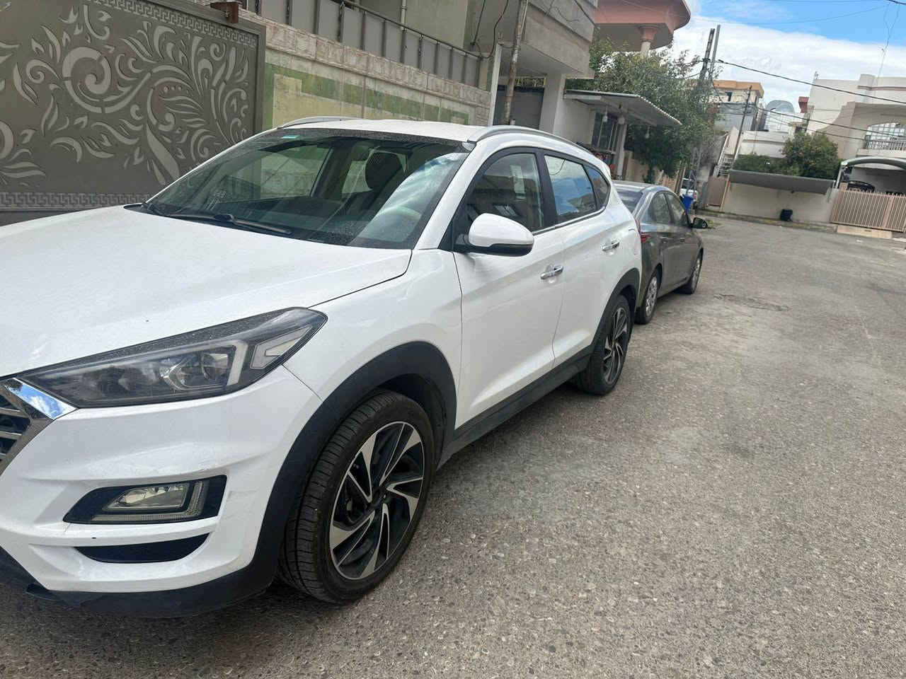 توكسان ٢٠٢٠ جيكي للبيع
سعرها ١٤٠ ورقة بيها مجال بسيط للطيبين
صبغ عام بس سياره كلش حلوه ونضيفه
محرك وكير شرط 
مكان السيارة كركوك مع بطاقة بنزين شرط التحويل
للاستفسار اكثر خابر على صاحب السيارة رقمه *********** أربيل, العراق
