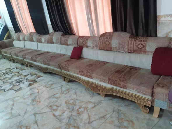 ٣ تخم للبيع حطاطه واحد ديوان والباقي غير شكل  سعر الكل ٤٠٠ وبيهم مجال لشراي العنوان الرمادي جزيرة للإستفسار الاتصال على هاذه ***********
