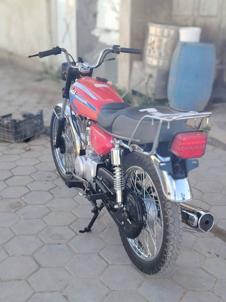 سلام عليكم ماطور شاصي 19 ارشه كصبه رفيعه شيال ربع أوراق بجيس مكينه 23 انتنس الماطور قراضه كله اصلي السعر خاص او اتصال *********** مكان كوت بلموفقيه
