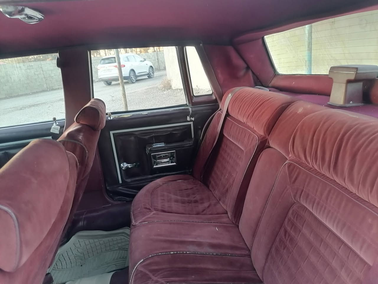 ***********
شۆفلێت کاپرس مۆدێل 1990 مەکینە بیلاد V8  گێڕ ئۆتۆماتیک ماشاءالله لەقۆت و هەستانی دوو جام کارەبا تەبرید سارد و گەرم بەشەرت کۆمپلێسەری تازە بۆ گۆڕدراوە سەنەوی پلاستیک مەشروع وەتەنی بەشەرتی ئەوەلیات سێعری 45گەڵا
