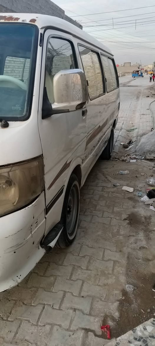 سلام عليكم فتون موديل 9 سياره كير محرك ونجي سياره كوم حديد ابيع رقم بغداد احمر سعرها  25 مكان بغداد حي اور رقم الهاتف ***********
