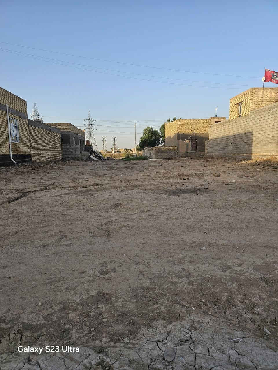 السلام عليكم 
قطعه ارض زراعيه 
٤٠٠اله شي بسيط 
قرب محطه كهرباء المعمل 
ماي كهرباء جاهزه
بين الشطره والغراف 
***********
