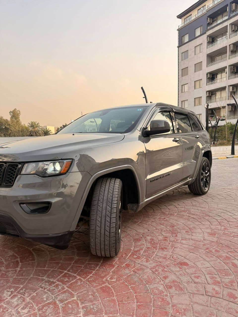 جيب بلاك توب موديل ٢٠لون مميزرقم بغدادالدولي مواصفات فتحه سقف رادارامامي وجانبي اتوستوب حساس خلفي تحكم استيرن وبعدهواي موصفات معروفه موصفات البلاك توب حادثه جاملغ وبنيدمبدلات اصليات بدون صبغ بدون دواخل كيرمحرك  مكفول ماشيه ٦١ميل تبريدثلح صدرجديدتخم تايرجديدويل ٢٠رايدهاب٢٢٠وبيه مجال مكان السيديه ***********/*********** الشراي يتصل
