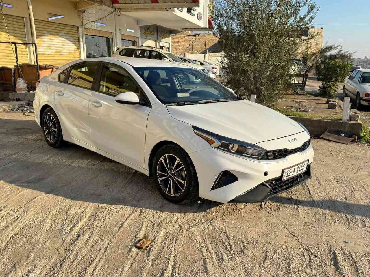 السلام عليكم 
فورتي 
موديل 2023
رقم نينوى الدولي 
سياره مواصفات نص فول 
حساسات قياده ذاتيه تحديد مسار شاشه وكامره 
محرك وكير شرط 
محرك 20 دوش 
سياره ضرر ثلاث قطع بوند وجاملغ وباب وبيها داخل 
رقم الشاصي مرفق مع الصور  
السعر 138$  وبيها مجال
🛑ملاحظه مهمه
 يرجى الاتصال من  الساعه 9 صباحأ إلى الساعه 9 مساء
#العنوان موصل الجديده شارع بغداد مجاور سنتر بغداد
#مكتب ال رزان للسيارت
***********
***********
