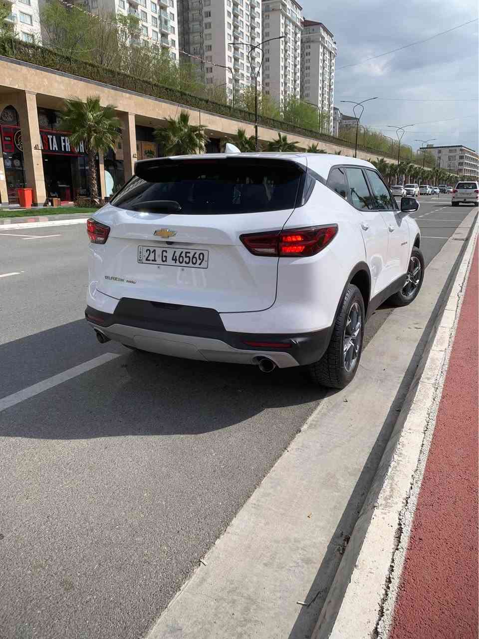 بلایزەر ٢٠٢٣ LT2
تەنها ٢٠ هەزار ڕۆشتوە
4x4 دەبڵ ئەکسل
شاشە گەورە و کامێرا
 ناو خەنەیی
بصمە و شغال
کوشن و سوکان هیتەر
تبرید مرکزی
زۆر مواسفاتی تر
مەکینەی ٤ پستۆنی تۆڕبۆ (٢،٠)
نرخی ١٩٣ وەرەقە و مجالی تیایە
سەیارەکە لۆکە و هەموو گیانی بەشەرت
تەنها ٢ دەرگای گۆڕاوە بە بیلادی خۆی (هەمان ڕەنگ)
واتە سەیارەکە بێ بۆیاخە
***********
بلايزر ٢٠٢٣ دفع رباعى
شاشه كبيره
بصمه و شغال
تبريد مركزى
رادار
كشنات تدفئه و جلد
بعد بيهه هواي مواصفات
سياره بدون صبغ بدون تعديل 
مبدل بيبان عكس السائق (نفس اللون)
ماشيه ٢٢ ميل فقط 
سياره بأسمى تحويل لو وكاله حاضر 
السليمانيه: ***********
سعر ١٩٣ ورقه السليمانية, العراق
