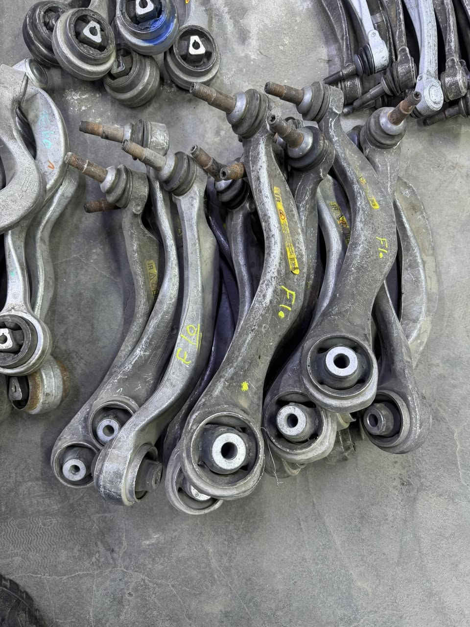 مساء الخير على جميع زبائن ادوات شيخ الجبل
تم وصول وجبه من حداديه الامامي 

ذراع مسنن وزيتي  باخره E65

ذراع E60 

ذراع E90

ذراع F10 وذراع  F01 و 2

البدي قديم ايضا متوفر 

اي قطعه ابداخل المنشور السعر 25000

يوجود توصيل لكافة المحافظات 

للحجز والاستفسار *********** ابو جبل 

متوفر ايضا مشط ستيرن باخره + E60 +E90  صقر

العنوان بغداد مجمع مشن @أبرز المعجبين
