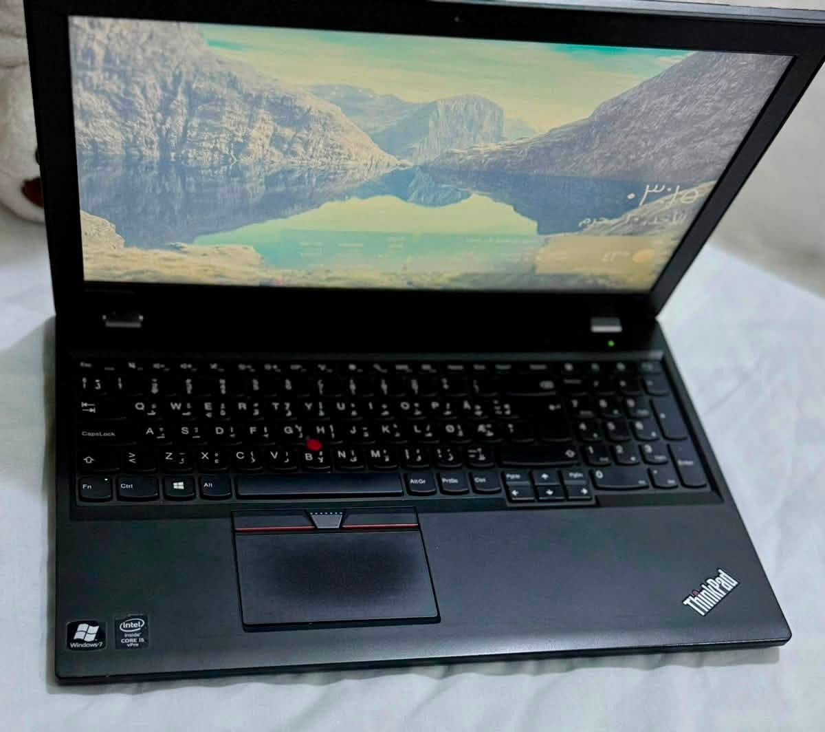 للبيع حاسبة Lenovo ThinkPad بحالة ممتازة جداً
حاسبة عملية جداً ومثالية للدراسة، البحوث، التصفح، والأعمال المكتبية. تتميز بإقلاع سريع جداً بفضل الهارد
ال SSD العملاق
المواصفات:
• المعالج: Intel Core i5 (الجيل الخامس)
• الهارد: SSD Samsung سريع جداً بسعة 1 تيرابايت
- مساحة ضخمة وسرعة عالي )0O(NB
• الرام: 4 GB
• النظام: ويندوز 10 مثبت حديثاً  مدى الحياة ومرخص من شركة مايكرو سوفت وجاهز للاستخدام مباشرة.
الشاشة حجمها :15.6 بونص وجودة عالية جدا بالمسلسلات 
• الملحقات: الشاحن الأصلي + حقيبة حاسوب .


**إذا كنت صاحب هذا الإعلان وتريد حذفه لأي سبب، رجاءا أرسل رسالة إلى الدعم الفني**