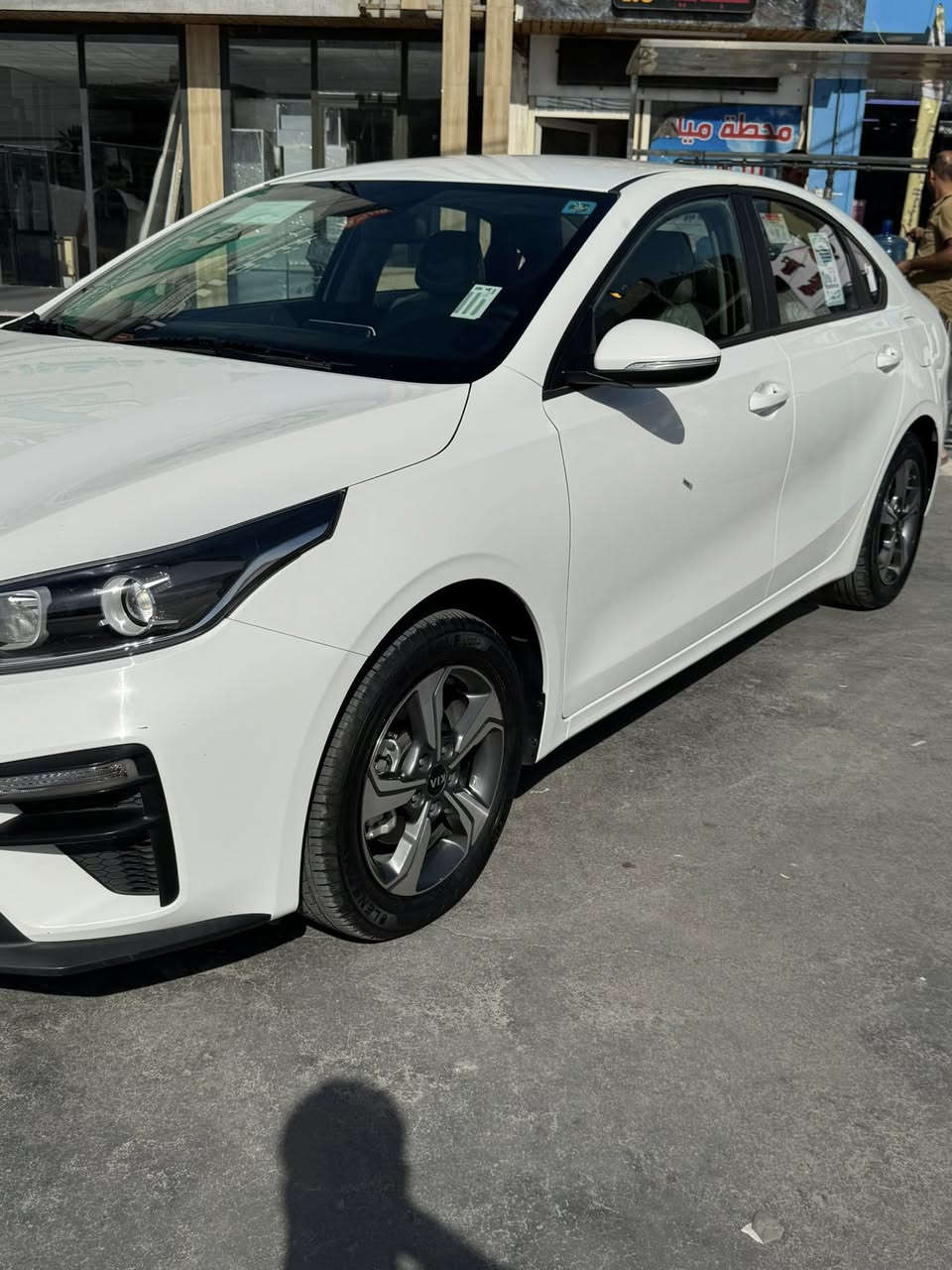 سيراتو 2021 خليجي الشركة الدوليه رقم بغداد بأسمي مكفول كفاله عامه ماشيه 49 الف حقيقي على وضع الشركه محرك 1600 تبريد قطعتين حساس خلفي مود درايف مري شفط واشاير بالمري خمس ويل كب سبير منازل بصمه سويج عدد 2 
دوشمه ارضيه جلد وصندوق باتري جديد ملاحضه فقط رصعتين بسيطات موضحات بالصور السعر 165 ورقه
 اتصال او واتساب ***********
