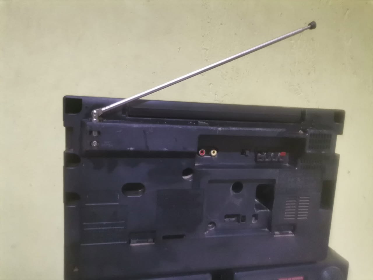 السلام عليكم مسجل نشينل بلادي مع اليوموت كله شغال ماعده الكاسيتات محتاج قوايش، سعره١٠٠،بغدادالغزاليه ***********
