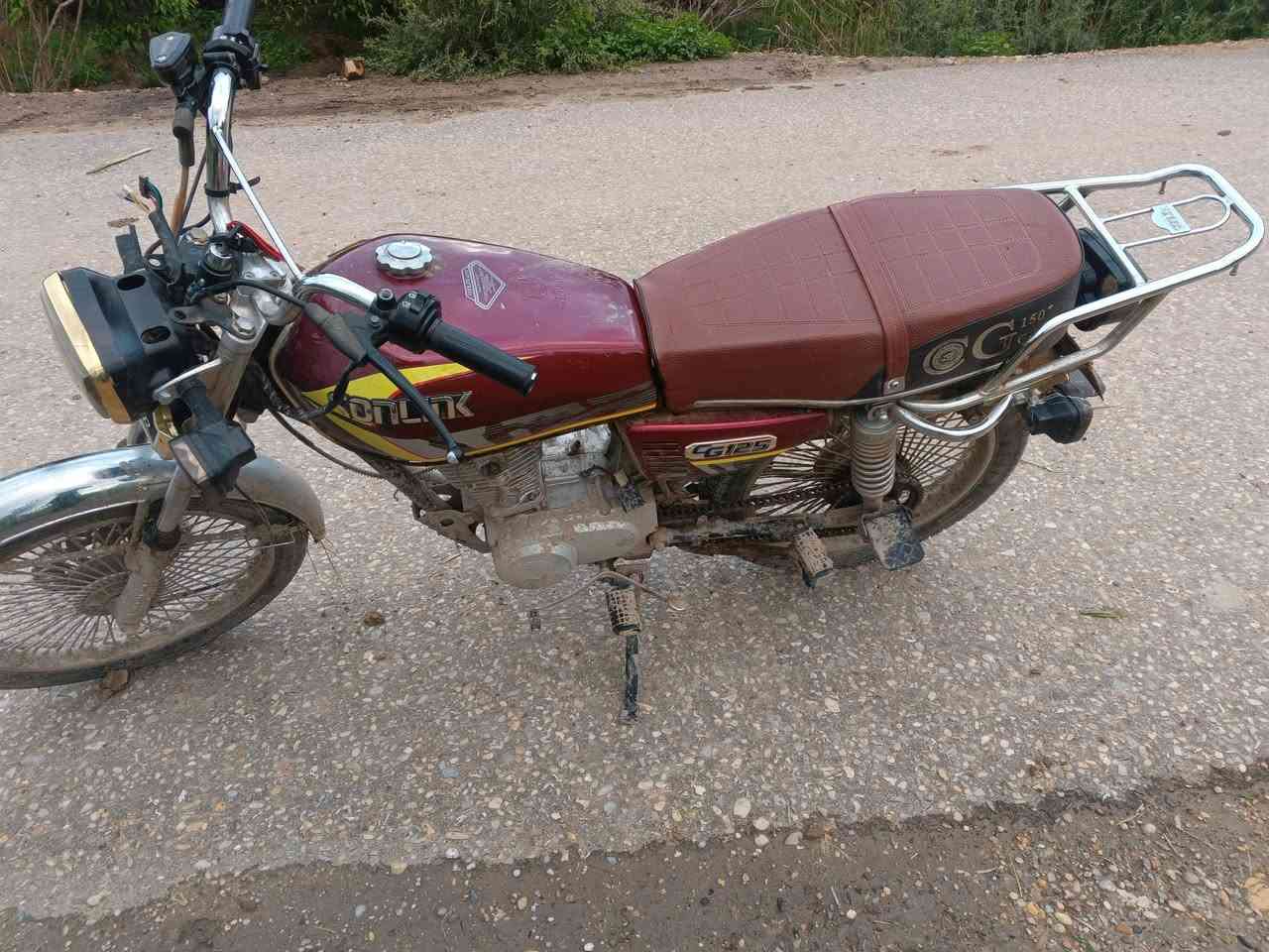 السلام عليكم اخون درجة للبيع 24درجة  وارقه كامله محرك مكفول من اي عيب نقصه دشبول وباتري ودرجه اني هامله خوان سعر 600بيه مجال ولمايعجبه سعر لايكسر تره يسمع كلام مو حلو مكاني واسط صويره *********** مسؤل وافق ع منشور
