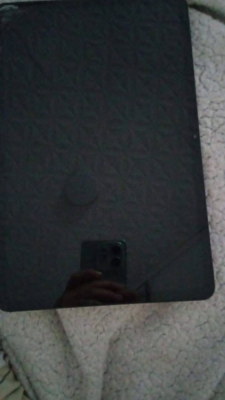 شلونكم يأبه ايباد بوكو ذاكره ٢٥٦ جاهز صار أقل الشهر من اشتريته نكسرت شاشته وشديتله وحده مال تفصيخ يعني اصليه معالجه قوي سماعات فوك وجوه ستريو السعر 325 وبي مجال *********** بي وتساب متواجد فيس كارتون وغراضه كامله
