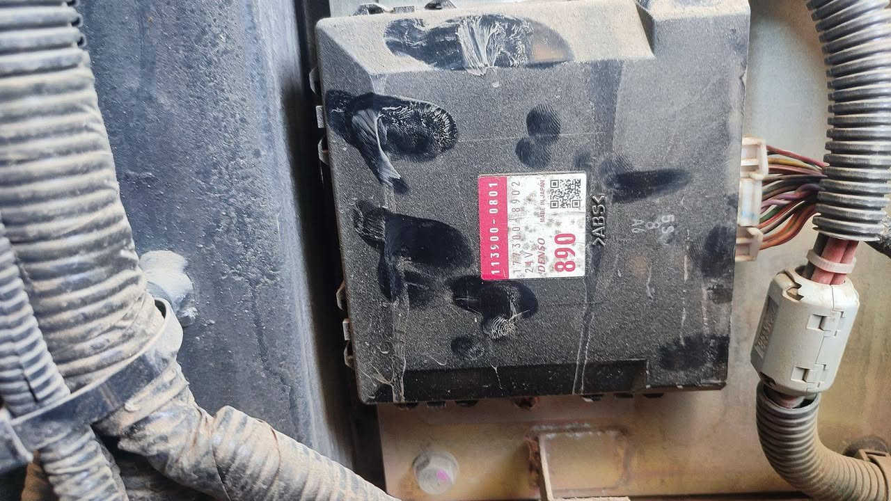 للبيع مواد حتياطيه هيتاشي موجود خدمه توصيل***********//***********
