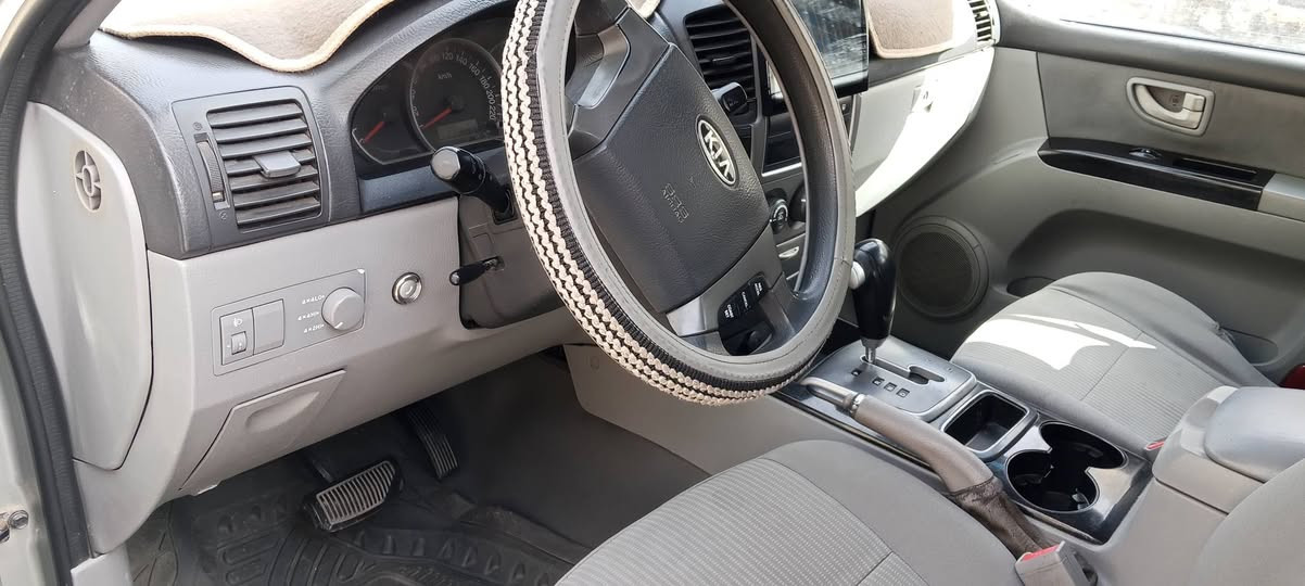 سورنتوخليجي فتحه تحكم مكفوله عدا شويه باب خلف العبري شوي راشينه بدون معجون سياره مكفوله من الضربه والصبغ تبريد ثلج تدفئه رقم انكليزي بأسمنا مكينه كايمه سعر 85 سياره جديده راعيه بدوام مايلحك يسوي مكينته معروفه 8أو9 ورقات باقي التفاصيل على الرقم *********** وبي مجال لطيبين البصرة, العراق
