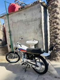 ‏دراجة للبيع الاستفسار على رقم الهاتف07833192536