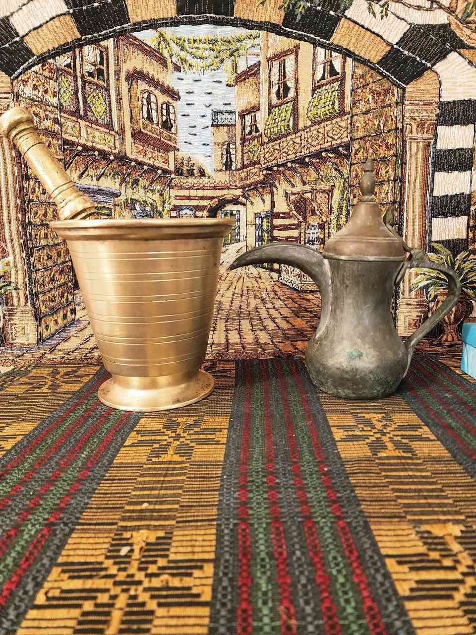 هاون بغدادي ارتفاع 18.5 مع دله بغداديه مختومه سيد صالح ارتفاع 25 نضافه عاليه والله العالي للاستفسار خاص ويوجد توصيل ***********
