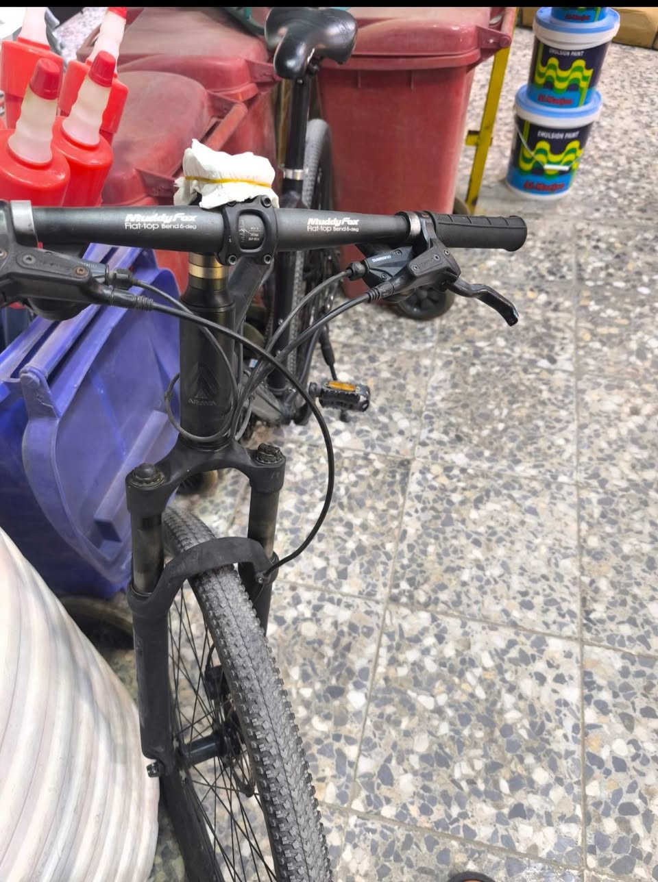 السلام عليكم بايسكل للبيع
ماركه Muddy Fox الاصلي
بريكات دسك دهن ماركه شيمانو
مكينه خلفي 9 سرع وامامي 3 سرع شي شيمانو
البايسكل على حطته كلشي ما مبدل بي حتى ما مبنجر على وضعه الطبيعي
للاستفسار 
***********
