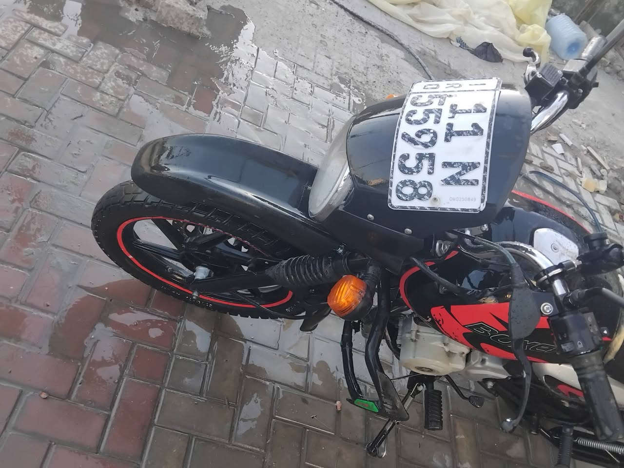 بوكسر للبيع موديل ٢٣ مرقمة بغداد ماشية ٢٠ الف حقيقي مكينة مفتوحة ٢٢٠٠ وبيها مجال نقصها طوافة بانزين وراجز مال سلف الماكن حي الجهاد بغداد  ***********
