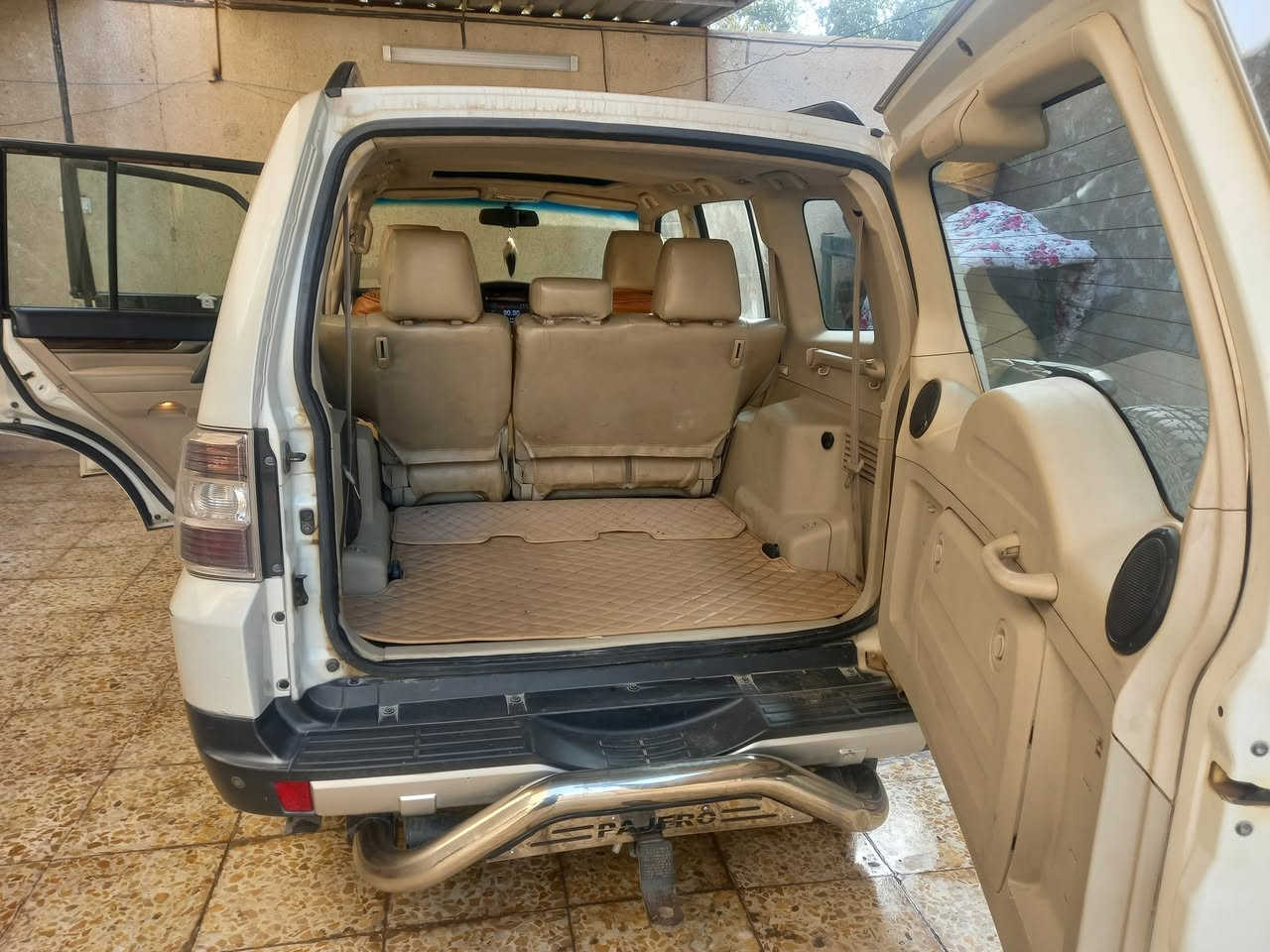 السلام عليكم
باجيرو حبتور موديل 2009 فول مواصفات
لون ابيض صدفي 
بأسمي تحويل اي يوم يعجبك
 رقم بغداد
 سيارة جديدة 
مواصفات فول 1/1 
كشنات جلد وبعدهن جدد
دبل كشن كهرباء 
٧ راكب 
فول تحكم استيرن 
بلوتوث حبتور 
دمام حبتور 
شاشة
فتحه سلايت 
٣ قطع تبريد 
محرك 6 سلندر 3500
فور ويل دفع رباعي 4x4
مري شفط 
ويل حجم 17
معروفة مواصفات الحبتور
ماشيه 135 
سيارة مال بيت كامله من كل النواحي بدون نقص برغي 
مكان السياره بغداد
السعر 130 وبيها مجال
للاستفسار الاتصال وتساب مفتوح
***********
