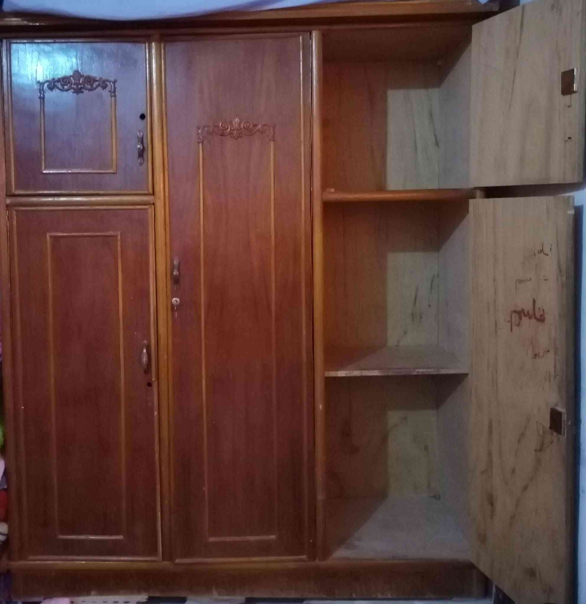 سلام عليكم
كنتور تسكام ب١٤٠ 
بوفيه تسكام ب٦٥ 
مبرده نضيفه ماطور سرعتين 1/2 ب٧٥
سنك ب٥٠ 
عنوان سعاده 
رقمي  ***********
