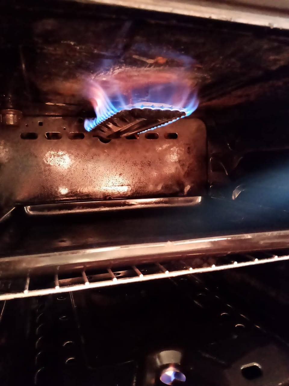 طباخ للبيع نظيف. جديد استعمال قليل الاصلي. للبيع فرنه 
شغال فوك وجوة. علفحص
صوبة جديدة علفحص الفتيلة الاصلية. شغالة واظحه بصور


**إذا كنت صاحب هذا الإعلان وتريد حذفه لأي سبب، رجاءا أرسل رسالة إلى الدعم الفني**