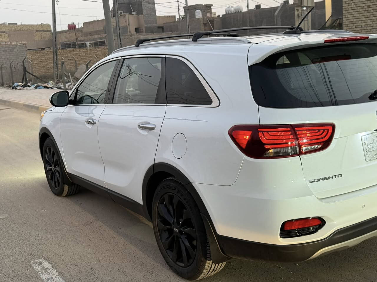 للبيع سورنتو موديل 2020  فول مواصفات  EX V6 
وارد امريكي حادثها امبدل بنيد فقط نفس اللون يعني السياره تقره كلين تايتل بلا ايرباك 
مواصفاتها 
١ بنوراما 
٢سته سلندر
٣ توقف ذاتي امامي خلفي 
٤حساسات امامي خلفي 
٥جنطه كهرباء
٦رادارات 
٧ ويل اسود بلادي 
٨ بصمة تشغيل وبصمه ابواب 
٩كشنات جلد
١٠ كشنات كهرباء
١١ تدفئه تبريد بلكشنات 
١٢ ٧ راكب
١٣ قطع ٣ تبريد 
١٤ جام ٤ اتو
١٥ دبل جامه 
١٦ سايد بريك بصمه
تخم تاير جديد 
وبيها بعد هواي مواصفات فول للاخير 
رقمه السياره كربلاء بسمي السياره مداور ثاني يوم لليشتري السياره جديده كلش واحله من الصور لا شخوط لا تكحيل كلشي مابيها برغي مابيها نقص السعر ٢٤٠ وبيها مجال مكاني كربلاء هذا رقمي ***********
