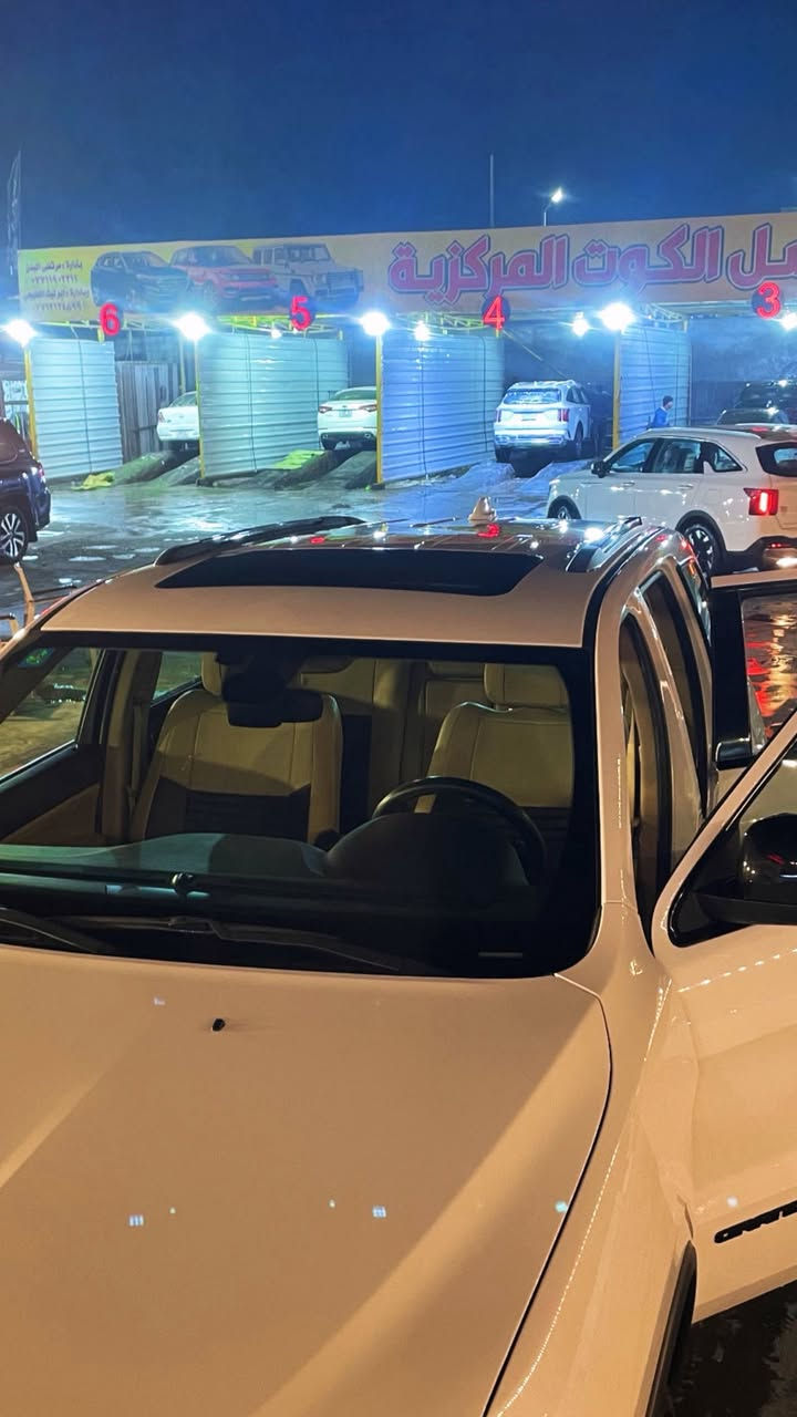 ‎جيب شيروكي بلاك توب 2019 خليجي
‎رقم بغداد
ماشيه 70 الف كيلو /44 الف ميل
‎ ⁃ فتحة سقف - كشنات كهرباء  - رادار خلفي امامي -رادار جانبي النقطة العمياء حساسات امامية وخلفية- شاشة كبيره- محرك 6 سلندر - زراكات ماء لايت- كير طيارة 8 نمر -دفع رباعي 4*4 - كشنات 
جلد بيجي - توقف ذاتي  
السيارة متتعب بيها گير ومحرك وصدر مكفولات سيارة نظيفة ومناقصها شي وماشية قليل 
السعر 270 بيها مجال قليل
رقم الهاتف ***********
مكان السيارة واسط الكوت
