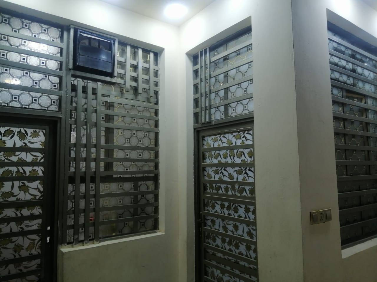 ياالله بيت للبيع مساحه100متر مقابيل قريه غدير بشارع المطحنه طابق واحد *********** وتساب السعر خاص
