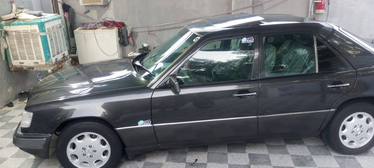 سلام عليكم من رخصت الادمن مرسيدس دب بيبي شبح للبيع السياره جاهزه من كلشي رقمها بغداد انكليزي باسمي موديل 92 السعر أتصل وتدلل ***********
