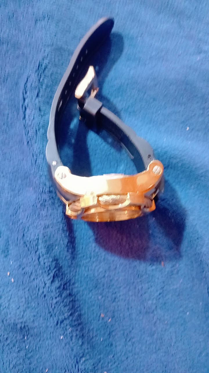 ساعة ذهبية قيم واخذ ماعرف شنو بيهة عطل واكفة


**إذا كنت صاحب هذا الإعلان وتريد حذفه لأي سبب، رجاءا أرسل رسالة إلى الدعم الفني**