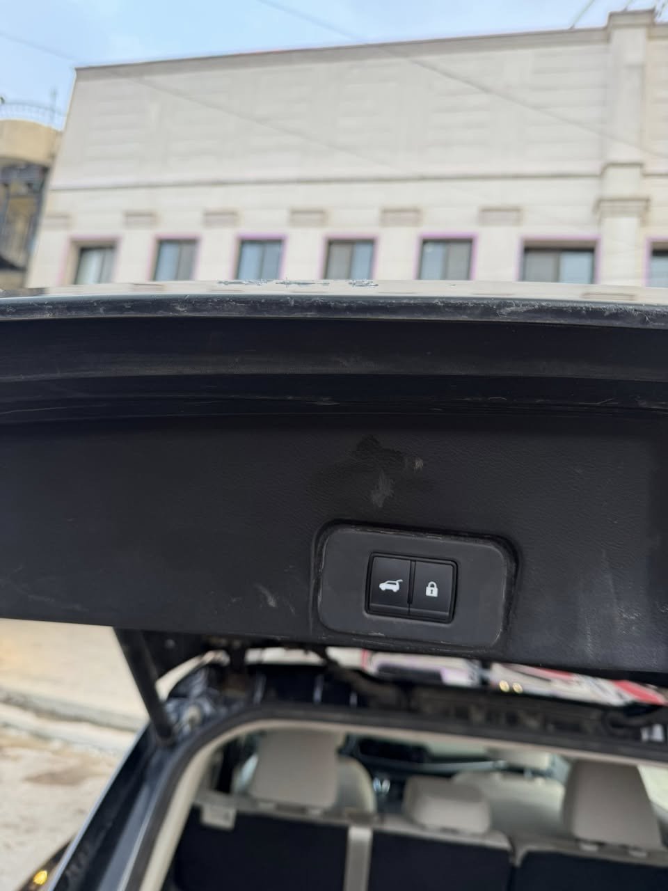 السلام عليكم
نيسان روج SV 2025
وارد امريكي ماشيه 10 الاف فقط 
حادثها خلفي بدون ايرباك صور الحادث موجودة 
رقم بغداد تحويل ثاني يوم 
مكينة 3 سلندر توربو 
بصمة تشغيل
بصمة ابواب 
جنطة كهرباء 
كرسي السائق كهرباء 
اوتو هولد 
مود قيادة 3 
سايد بريك بصمة
فول تحكم ستيرن 
شاشة
كامرة خلفية
حساسات 
رادارات
توقف ذاتي 
داخل لونين 
تشغيل عن بعد 
مواصفات sv المعروفة
السعر 164 ورقة وبيها مجال 
مكان السياره بغداد شارع فلسطين
*********** 
***********
