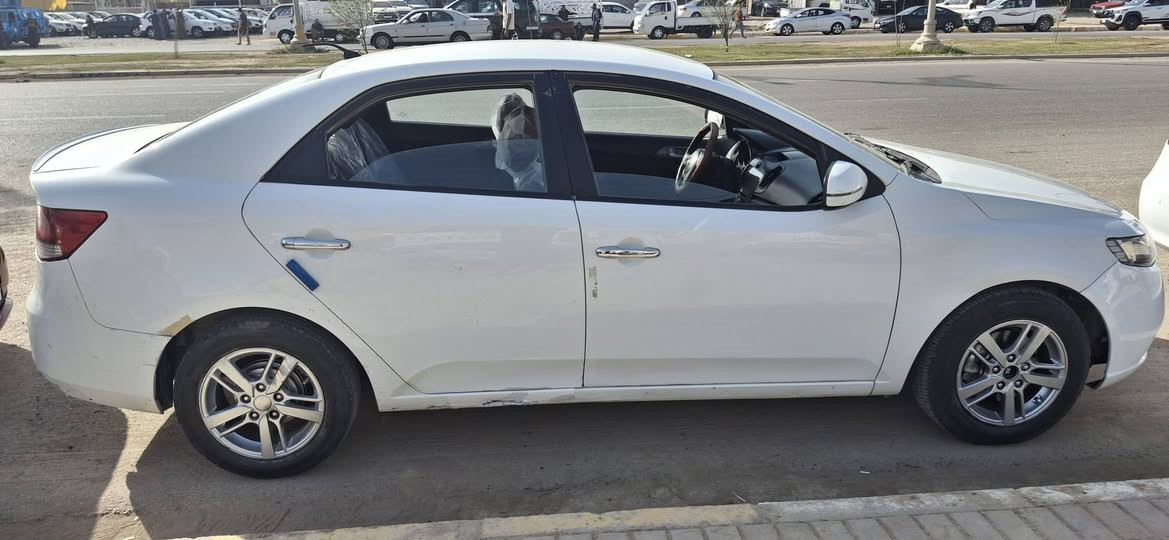 ***********نظيفه وحلوه
كيا سيراتو ٢٠١١  خليجي ب أسمي السياره سنويه ٢٠٢٩ 
محرك ١٦٠٠  دوش 
صبغ  جاملغ بدون دواخل 
وشويه بارد
كير محرك  خير من الله 
صدر امامي  خلفي  خير من الله
حساس خلفي 
فول تحكمات ستيرن 
تحويل ثاني يوم 
تبريد ثلج 
اشاير بالمري 
شاشه وكامره 
مكاني بابل قضاء جبله 
سعرها ٩٤ ورقه 
***********
