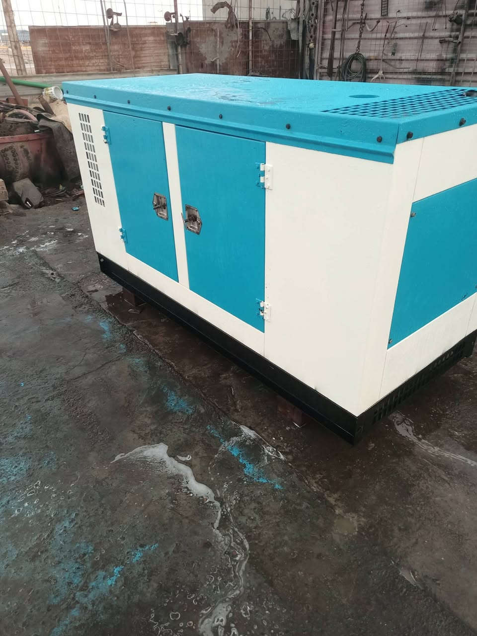 السلام عليكم مولد بيركنز صيني 37 كيفي 3 فيز لا تبخير ولا تنقيص شرط الشغل والتوليدر السعر 11 ورقه الشراي ينتصل ***********
