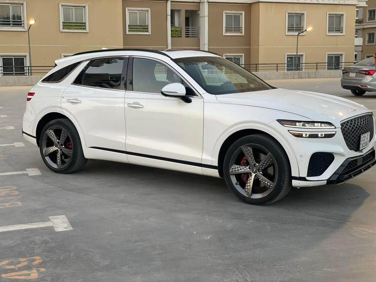 #جنيسس GV70  🔥
موديل : 2022
سعر 315 بيه مجال 
المحرك :V6 TWIN TURBO  
الحالة : جاملغ امامي وخلفي+باب صبغ
العداد :32 الف ميل  
المواصفات:فول برستيج 
ابيض داخل احمر واسود 
بصمه+بصمه ابواب 
وضعيات قياده 
تشغيل عن بعد
اوتو بارك 
كشن مساج 
كشنات خزن 
 كشنات كهرباء
كشنات حار بارد
شحن لاسلكي 
4كامرات 
ترحيب 
ستيرن كهرباء 
بانوراما 
عداد إلكتروني 
رادارات اماميه خلفي 
نقطه عمياء 
فورويل 
أناره داخليه ليد 
لد امامي +لايت زينون 
شاشة ايباد
كاميرا
نظام صوت 
اشارة مرايا
تحديد سرعة
بغداد كرخ 
***********
