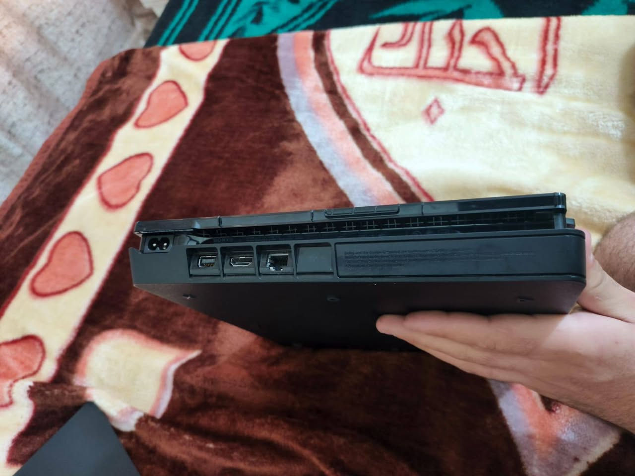 بلاي فور. سلم نص تيره. مهكر نضام 11 ويا 4لعبات  ودبل جوستيك واحد اصلي واحد تجاري لوك استيكر. ما مفتوح نضيف جديد.  الجهاز بس مشلوع الاستيكر. وليس مفتوح 
..
...عنوان نجف ..... حي الجامعه 
... او .... حي الوفاء .............سعر........280 .... ***********
