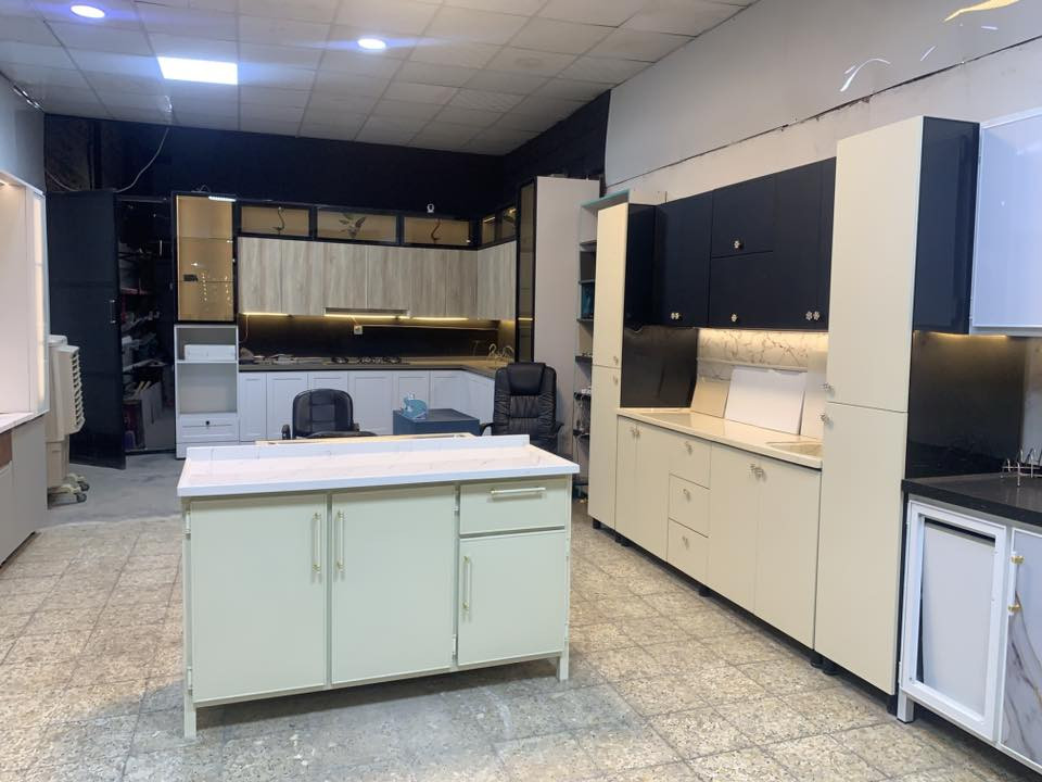 السلام عليكم 
معرض ومعمل جاهز من كلشي كاونترات وميوزة وكتر وعدة شحن مفرازة حفر بيبان مع بعض المواد 
يعني جاهز كلشي متصرف مع مولد كبيرة كاز علية موقع حلو ع الشارع 
العنوان النجف حي السلام قرب ابو الدجاج 
السعر واي تفاصيل اتصال او خاص 
***********
