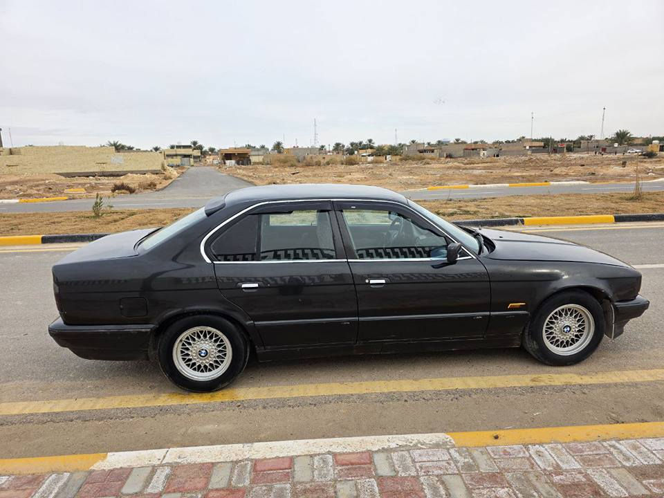 بي ام 525i البيع كامله من كلشي تبريد ثلج حداديه 80٪ السعر 55 وبيها مجال كربلاء عين التمر مداور ثاني يوم *********** كربلاء, العراق
