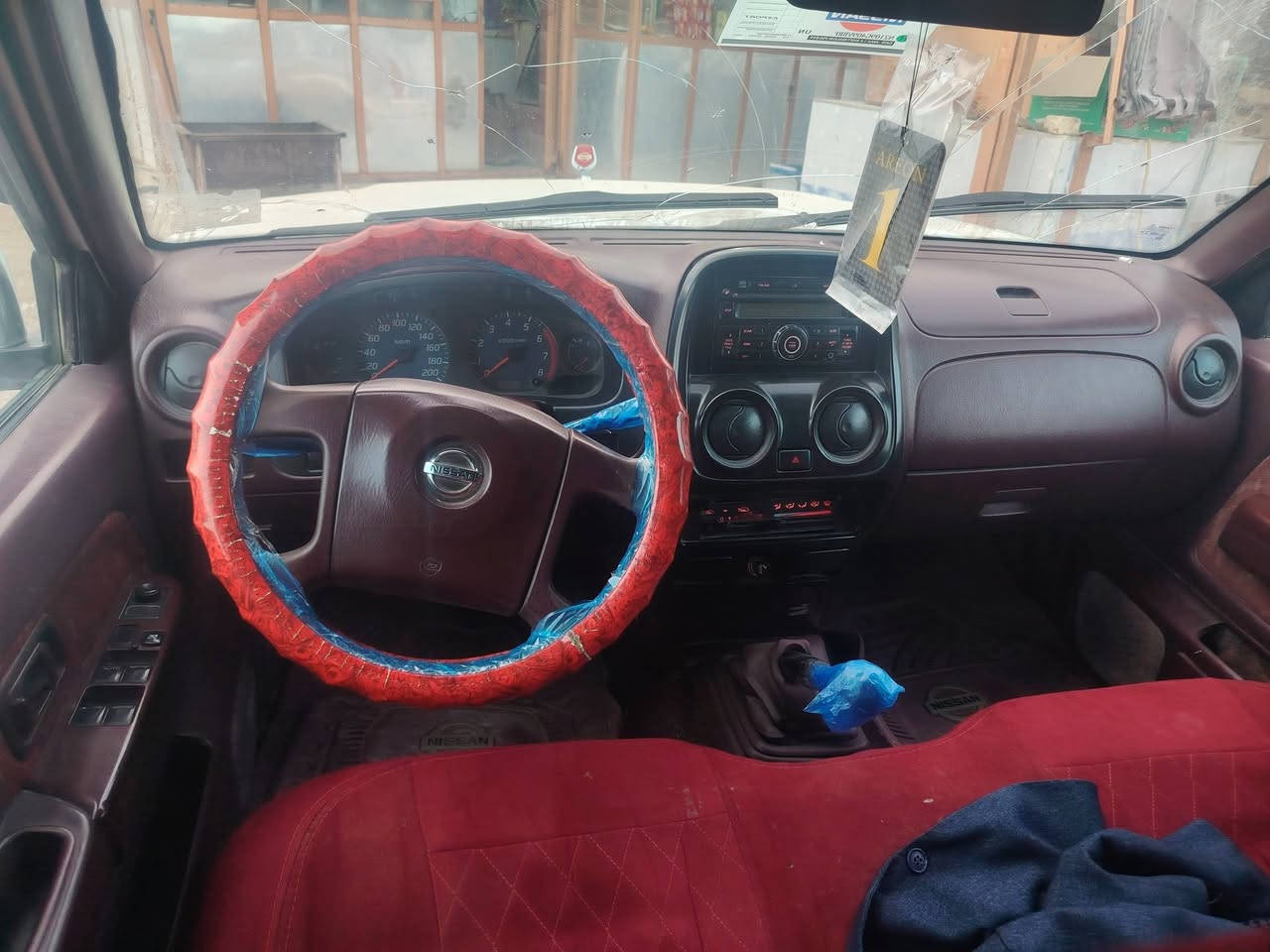 نيسان للبيع موديل 16 فول  سياره جديده حيل بيه ضربه جاملغ فقط رقم مثنى انكليزي مكينه شرط مامفتوحه مكاني الديوانيه خاص مجاوب مكلف بنشر الشراي يتصل *********** السعر 145 وبيه مجال بسيط
