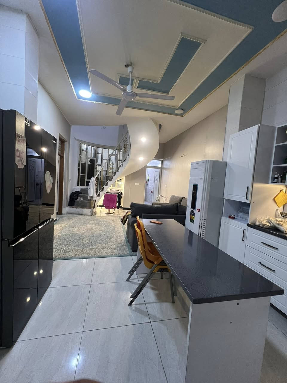 البيت في (الشعلة قطاع6)  
 مساحة 100م الواجه 8 والنزال12 ونص  الطابق الثاني يحتوي على 3 غرف (هيكل) العنوان، الشعلة الغربي شارع سكلة حيدر التميمي ثالث فرع على يسرة الفرع هدوء ومسدود رقم الهاتف ***********
