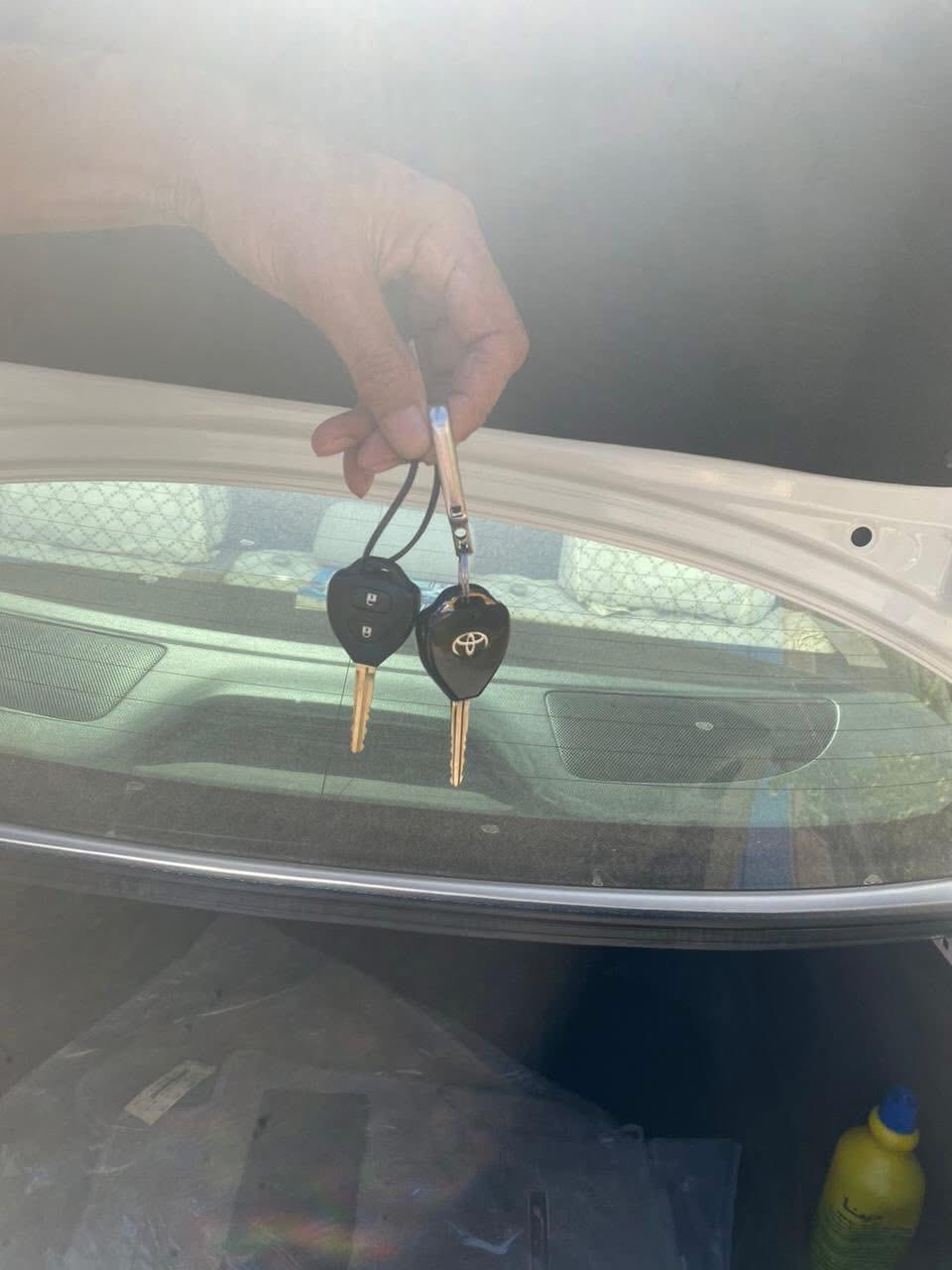 السلام عليكم للبيع كورلا 2012 خليجي فول مواصفات كفاله عامه من كلشي مكينه 1.8 اشاير بل مري مري شفط وي السويچ بيهه سويجات ثنين ويل حجم 16 سلايد روڤ حساسات خلفيه تبريد بيانو سياره جديده رقم بغداد بسمي تحويل مباشر مكان السياره بغداد الزعفرانيه السعر 150 وبيهه مجال للاستفسار ***********
