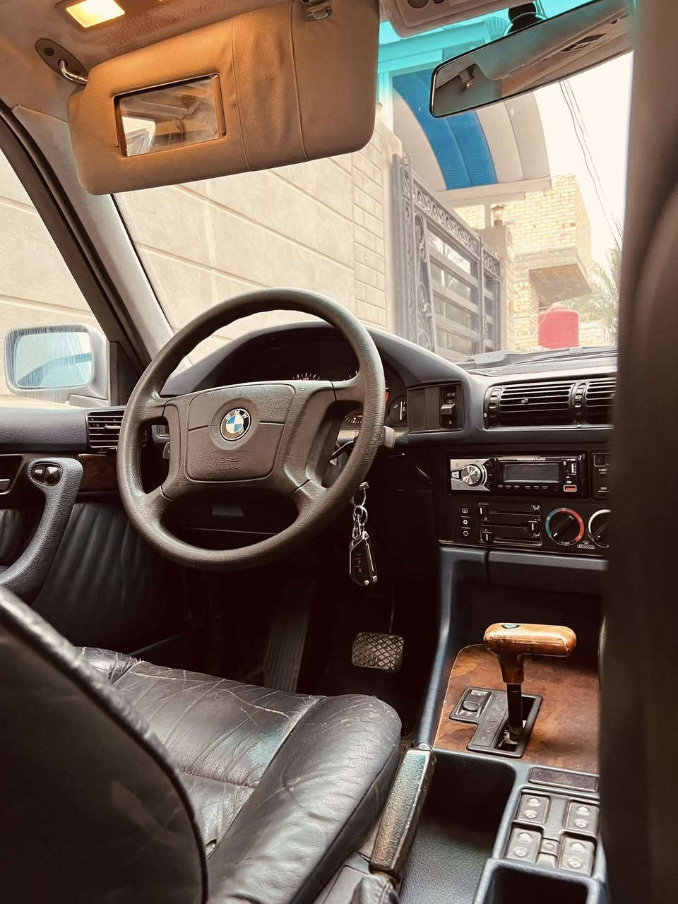 .
اللهم صل على محمد وعلى آل محمد 
525 مسكر عدل اصل بليته وسنويه موديل 92 رقم بغداد ( باسمنا ) السنويه نافذة لغاية 2029 السياره بلاديه حتى التدفئه شغاله مكفوله من الضربه والگص والخياس مصبوغه جماليه من الخارج فقط بيها تراي ونعومه مال حديث 
الگير والمحرك جدد حاويه المانيات ولا برغي مفتوح بيهن 
الحداديه كلها جديده من الطول للطول سفنجه 
منظومة تدفئه وتبريد كلها جديده وبلاد 
الكهربائيات كلها شغاله وبلاد بدون جطل وتيب 
تخم تاير اصلي جديد وباتري 90 جديد 
الحماوه ثابته تحت النص صيف وشتاء 
المواصفات المعروفه 
فتحه سلايت 
بچم عريض اصل 
دبل ايرباك 
دبل چكمچه 
كشنات فول كهرباء حتى التجاوي 
الغرفه كارتير ازرق جلد 
تدفئة و تبريد قطعتين فول 
ثلاثة وضعيات قياده 
سوارات لد اصليات 
اربعة جام كهربائي 
كمبيوتر 
بلوتوث وسستم سماعات الماني اصليات فول 
سنتر لوك وسويج ريمونت 
السعر الطلب في التعليقات وسوف يتم الرد تلقائياً 
العنوان بابل مركز المدينه 
*********** صاحب السياره
