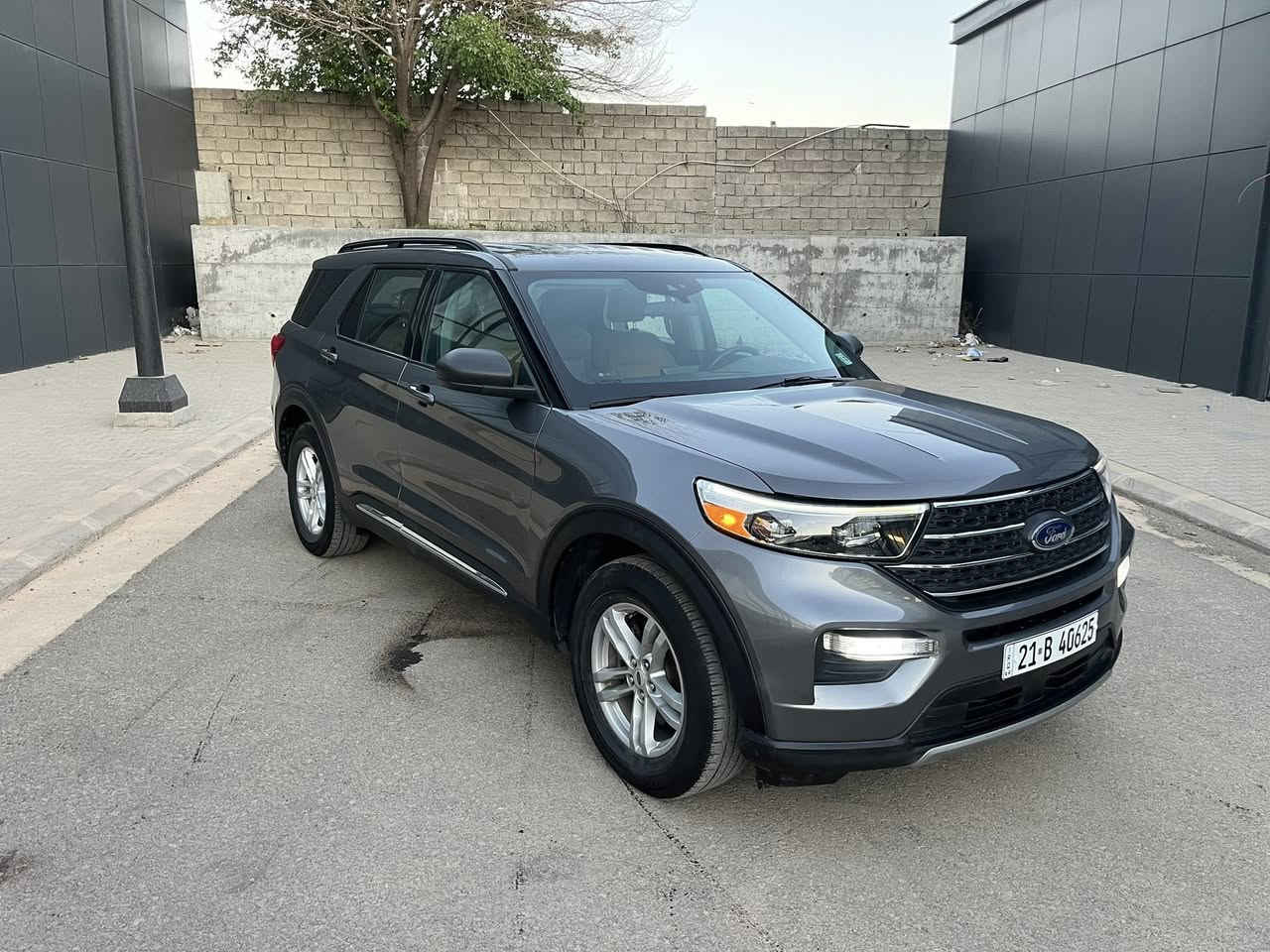 فورد اكسبلورر ٢٠٢٢ XLT 4WD
ماشي ٤٤ الف ميل 
حادث خفيف 
جاملخ سكن صبغ 
و باب جهة سائق بدل بلادي 
بدون داخل و بدون ارباك 

مواصفات 
رادار كاميرا حساس 
بصمة شغال 
كشن بدل جلد 
كشن كهربائي 
كشن تدفئة 
كشن ملكي 👑

رقم جاهز 
كير محرك كل بشرط 
سعر ٢٣٥$ ورقة و مجال 
مكان سليمانية 
***********📞
