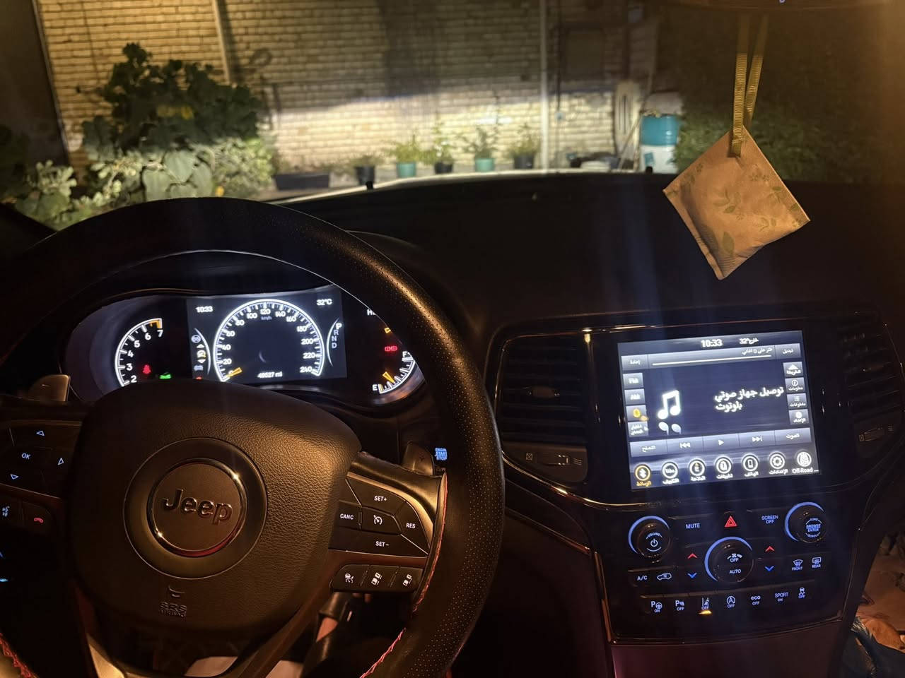 جيب كراند شيروكي لمتد S رادار .

الموديل : 2022 . (خليجي) . 
المحرك : V6.  3.6L .
العداد : 41 ml
السياره مكفوله  عده خدوش بسيطه مذكوره بالسونار
وره سونر صار بيه بارد بل قماره وتكمه مأشر اثر صقوط لافتت انتخابات
كير محرك كله كفاله سياره مناقصه اي شي كله ادامه جديده
وسونار موجود  شراي يتفضل خاص ادزله سونار
رقم بغداد باسمي الدولي الجديد
* المواصفات :
 * رادار مع مانع تصادم امامي . 
* تحذير الخروج عن المسار . 
* نقطة عمياء .
* دفع رباعي 4x4 . 
* فرش المقاعد من الجلد . 
* المقاعد الأمامية كهربائية .
* ذاكرة لحفظ وضعيات الجلوس . 
* المقاعد الأمامية مع تدفئة . 
* صف المقاعد الخلفية مع تدفئة . 
* ويل قياس 20 انج اسود لماع .
* مقود السائق كهربائي . 
* تدفئة ستيرن . 
* سقف بانوراما .
* شاشه 8.4 انج .
* نظام الملاحة (GPS) . 
* نظام خاص للطرق الوعرة . 
* مصابيح امامية زنون . 
* المصابيح الأمامية مع LED لايت . 
* كشافات الضباب زنون . 
* تشغيل عن بعد .
* صندوق كهربائي .
*  حساسات أمامية . 
*  حساسات خلفية .
* كاميرا خلفية .
* بخاخ ماء لتنظيف المصابيح الامامية .
* مرايا بخاصية التعتيم الذاتي . 
* مرايا جانبية قابلة للطي 
* نظام تشغيل واطفاء اوتماتيكي للمحرك للتوفير من صرف الوقود .
* نظام بريك اوتماتيكي .
السعر315  ورقه وبيه مجال
مكاني بغداد ***********+
